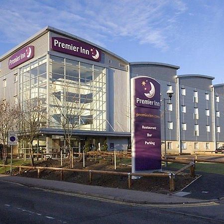 Premier Inn Watford Central Exterior foto