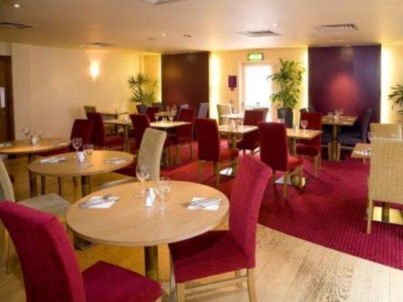 Premier Inn Watford Central Exterior foto