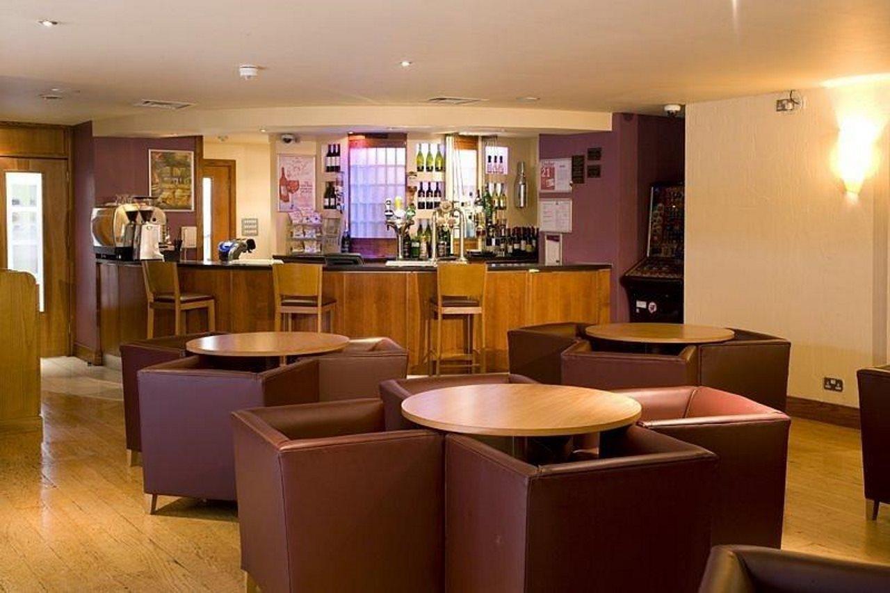 Premier Inn Watford Central Exterior foto