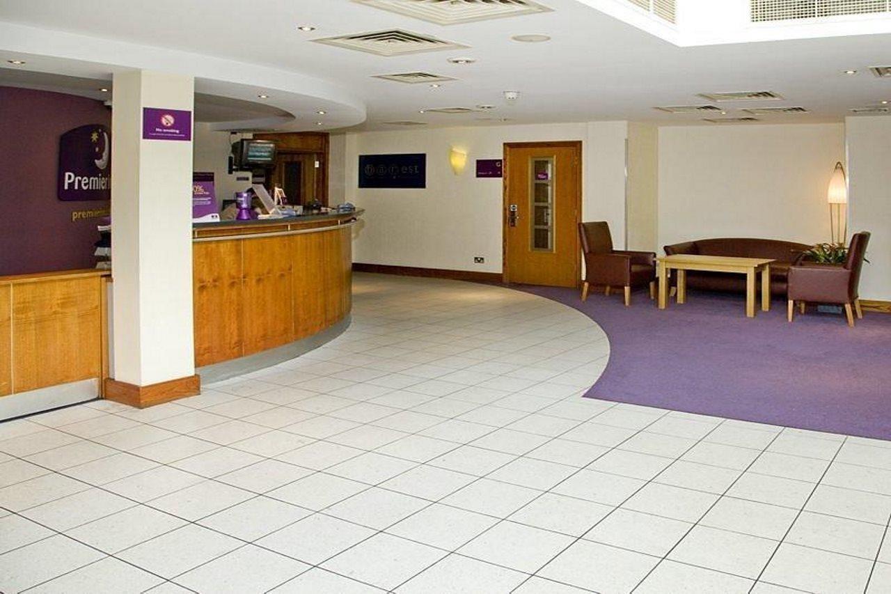 Premier Inn Watford Central Exterior foto