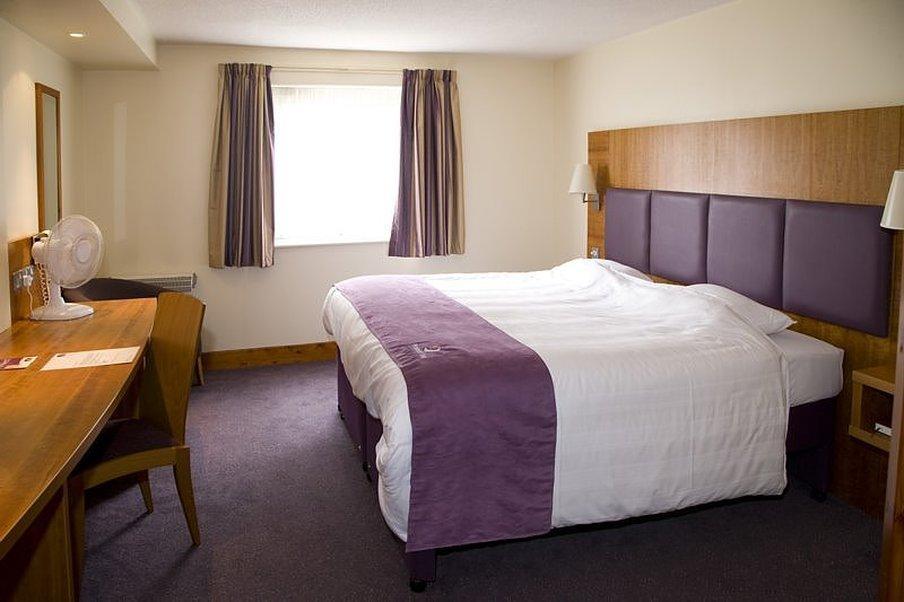 Premier Inn Watford Central Exterior foto