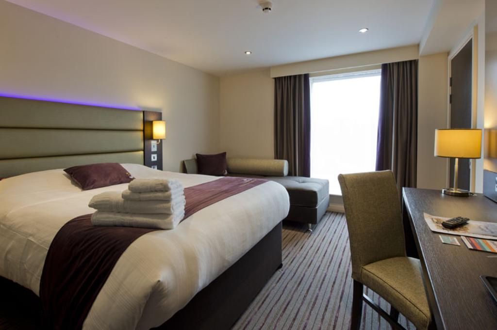 Premier Inn Watford Central Exterior foto