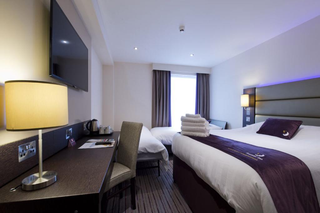 Premier Inn Watford Central Exterior foto