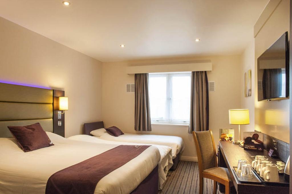 Premier Inn Watford Central Exterior foto
